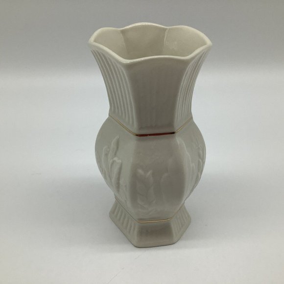 Belleek Trio of Small Vases, Made in Ireland - Picture 4 of 12